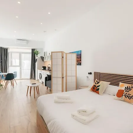 Stylish With Easy Access To Valencias ולנסיה