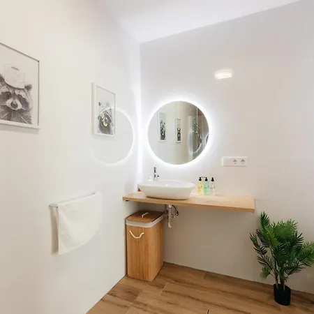Stylish With Easy Access To Valencias Apartmán Valencie