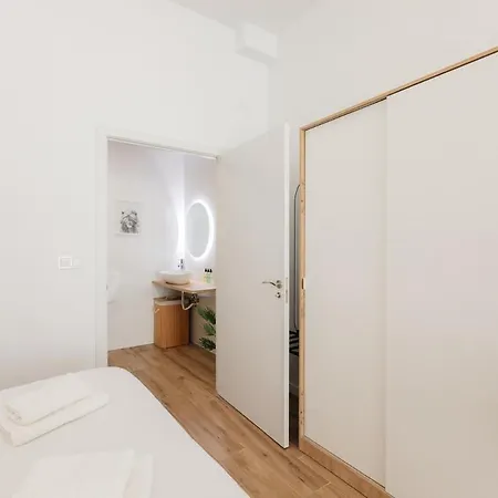 Stylish With Easy Access To Valencias Valencie