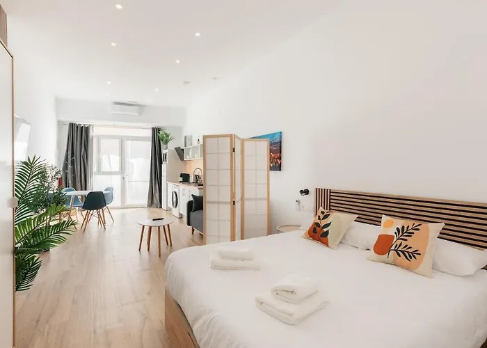 Stylish With Easy Access To Valencias ולנסיה