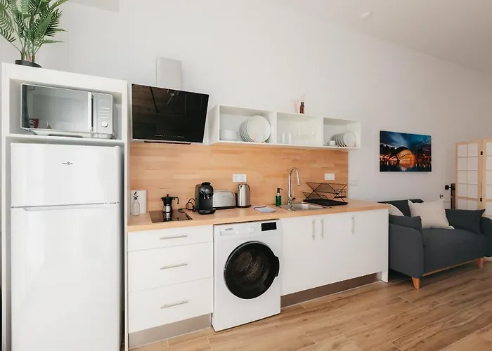 Stylish With Easy Access To Valencias דירה *