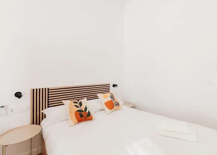 Stylish With Easy Access To Valencias דירה *
